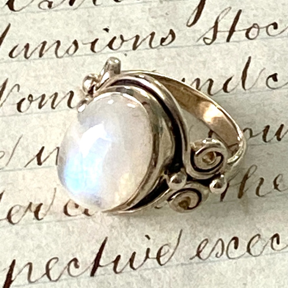 Stunning Arya 925 Sterling Silver and Moonstone Ring Size 5 - Picture 11 of 12